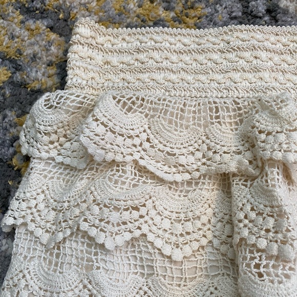 Cute Layered Knit Lace Shorts Size S Like New - Picture 1 of 3